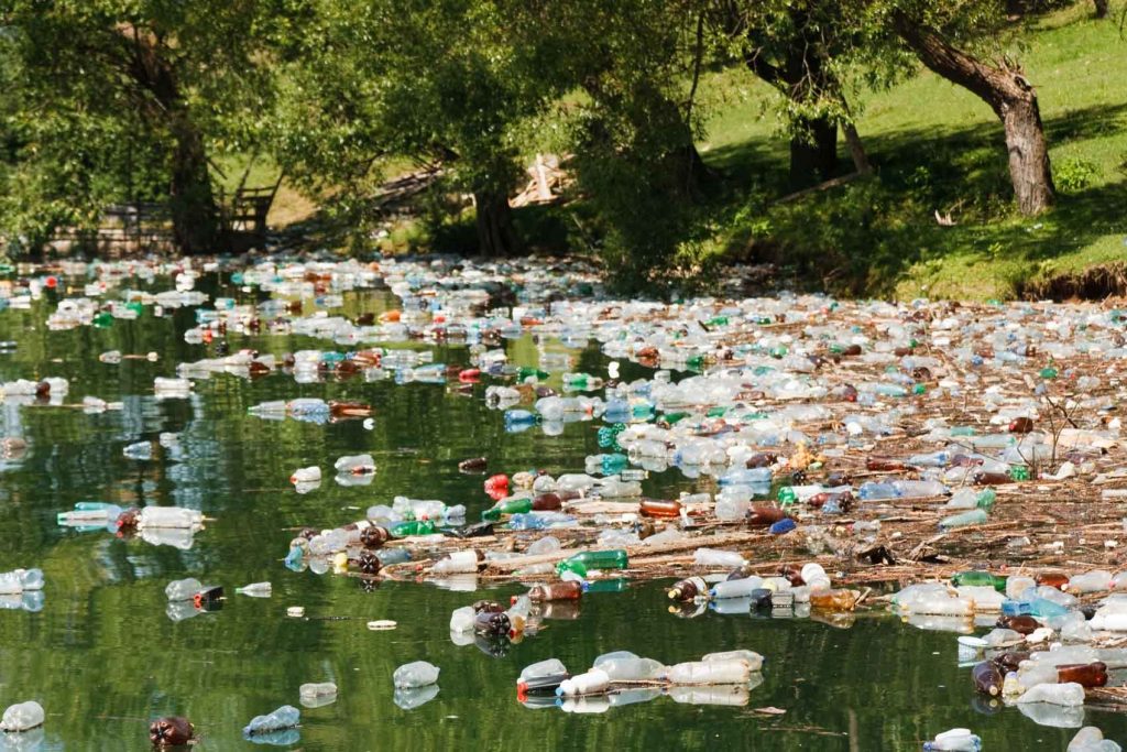 Seen sind voller Plastik